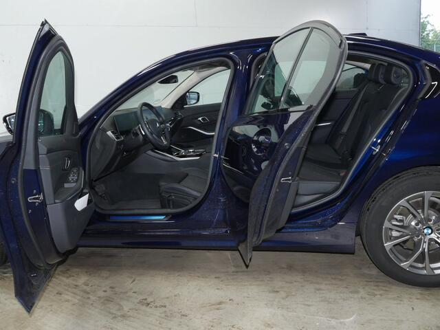 BMW 3-SERIE 318i Sedan | Sportstoelen | Hifi | Stoelverwarming | Voorbereiding Driving Assistance
