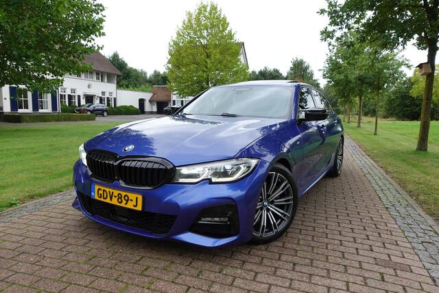 BMW 3-SERIE 330e High Executive | Harman Kardon | Laser | HUD | 360° Camera | Autopilot | Pano | Memory | Stuurwielverw. |