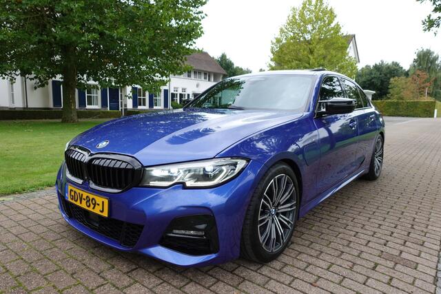 BMW 3-SERIE 330e High Executive | Harman Kardon | Laser | HUD | 360° Camera | Autopilot | Pano | Memory | Stuurwielverw. |