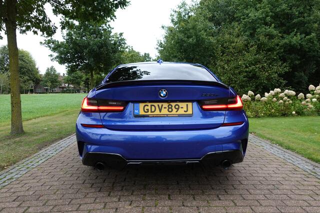 BMW 3-SERIE 330e High Executive | Harman Kardon | Laser | HUD | 360° Camera | Autopilot | Pano | Memory | Stuurwielverw. |