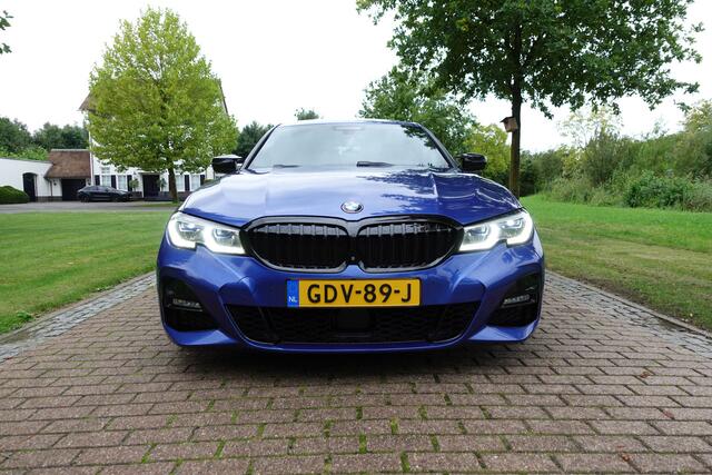BMW 3-SERIE 330e High Executive | Harman Kardon | Laser | HUD | 360° Camera | Autopilot | Pano | Memory | Stuurwielverw. |