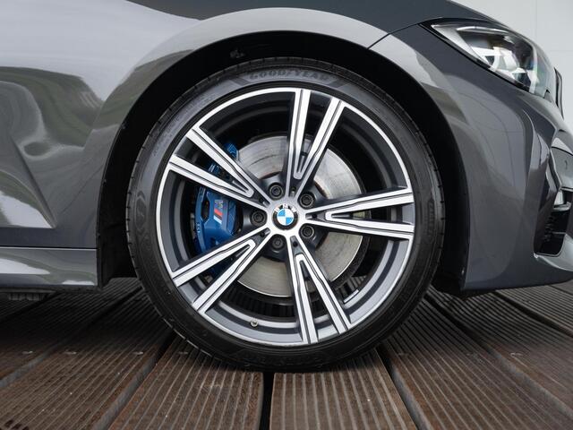 BMW 3-SERIE Sedan 330i | M Sport Plus Pack | Schuif-/kanteldak | Stoelverwarming | Head-Up Display | Cruise Control | 19''
