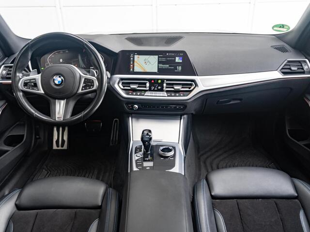 BMW 3-SERIE Sedan 330i | M Sport Plus Pack | Schuif-/kanteldak | Stoelverwarming | Head-Up Display | Cruise Control | 19''