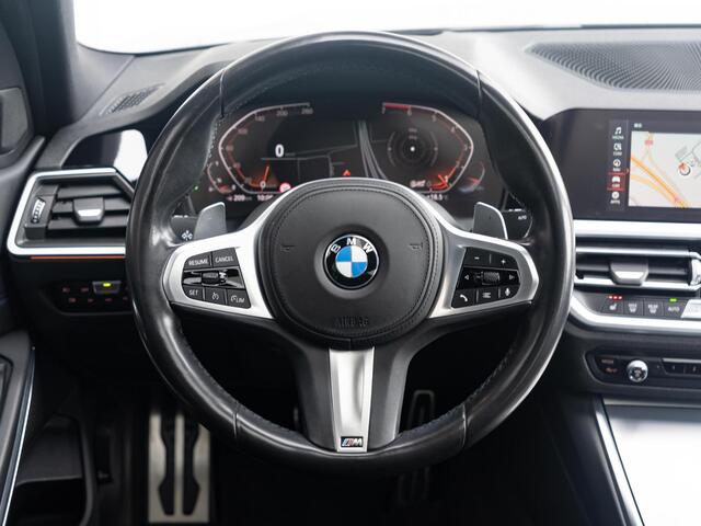 BMW 3-SERIE Sedan 330i | M Sport Plus Pack | Schuif-/kanteldak | Stoelverwarming | Head-Up Display | Cruise Control | 19''