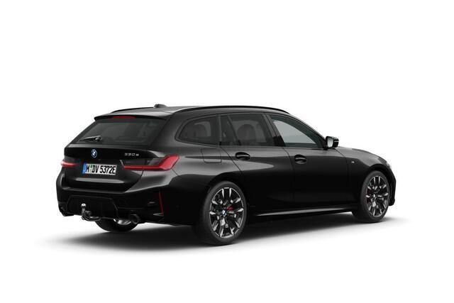 BMW 3-SERIE Touring 330e | M Sportpakket Pro | Trekhaak | Glazen panoramadak | Innovation Pack | Harman Kardon