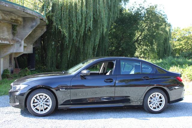 BMW 3-SERIE 320e 204PK AUT. HYBRIDE BUSINESS SPORT LEDER/CARPLAY/NIEUW-TYPE