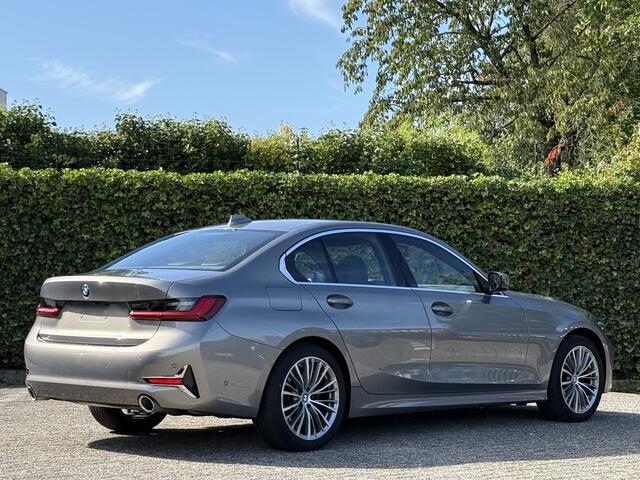BMW 3-SERIE Sedan 318i Business Ed. | Luxury Line | Camera | 18'' | Stoelverw. | HiFi