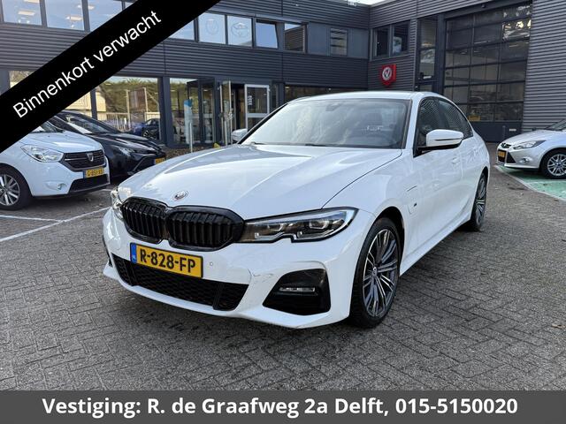 BMW 3-SERIE 320e M-Sport Business Plus Edition Shadow Line | Stoel verwarming | Parkeer sensoren Voor & Achter |