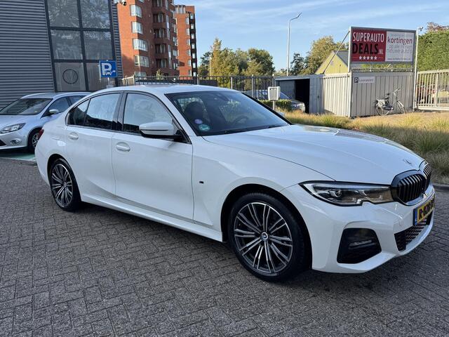 BMW 3-SERIE 320e M-Sport Business Plus Edition Shadow Line | Stoel verwarming | Parkeer sensoren Voor & Achter |