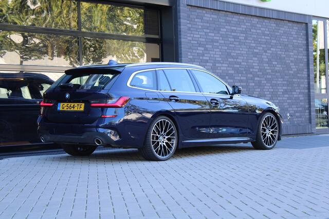 BMW 3-SERIE Touring 320i High Executive Edition | NAP | M-SPORT | HUD | LEDER | CAMERA | TREKHAAK | LED | TANZANITE BLUE |
