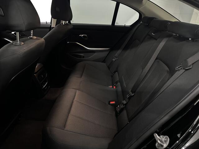 BMW 3-SERIE 318i Navi, Clima, Head Up, Nieuwstaat