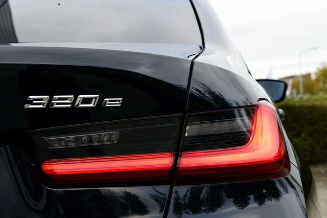 BMW 3-SERIE 320e M-Sport Rijklaarprijs-Garantie Navigatie Leder Interieur Laserlicht Camera 19 Inch