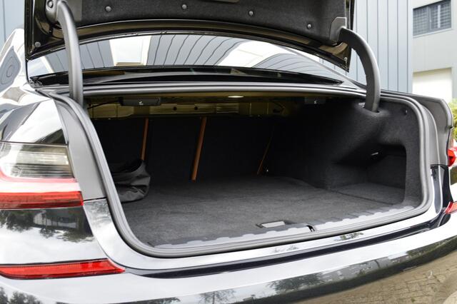 BMW 3-SERIE 320e M-Sport Rijklaarprijs-Garantie Navigatie Leder Interieur Laserlicht Camera 19 Inch