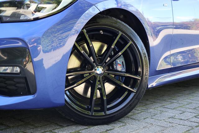 BMW 3-SERIE Touring 330i High Executive M-Sportpakket, Head up Display, Panoramadak, Elektrische trekhaak, M-Sportrem, Sportstoel, Shadowline, etc.