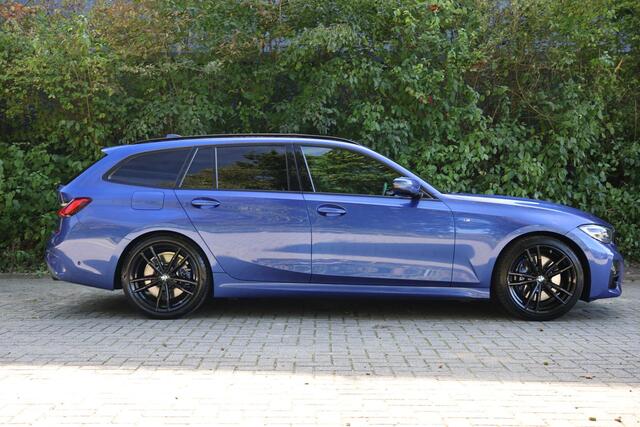 BMW 3-SERIE Touring 330i High Executive M-Sportpakket, Head up Display, Panoramadak, Elektrische trekhaak, M-Sportrem, Sportstoel, Shadowline, etc.