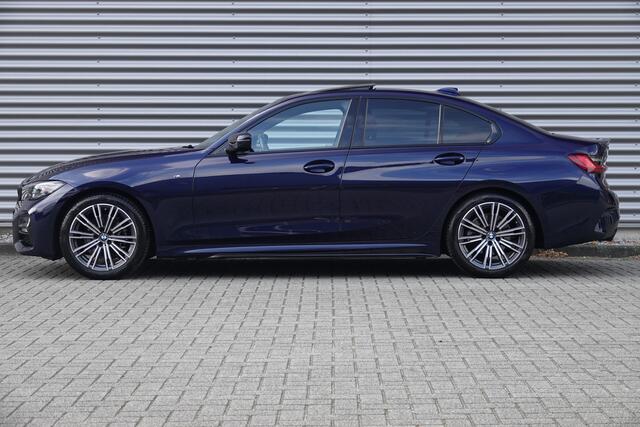 BMW 3-SERIE 318i Business Edition M-Sport | Schuifdak | Camera | Carplay | Sfeer |