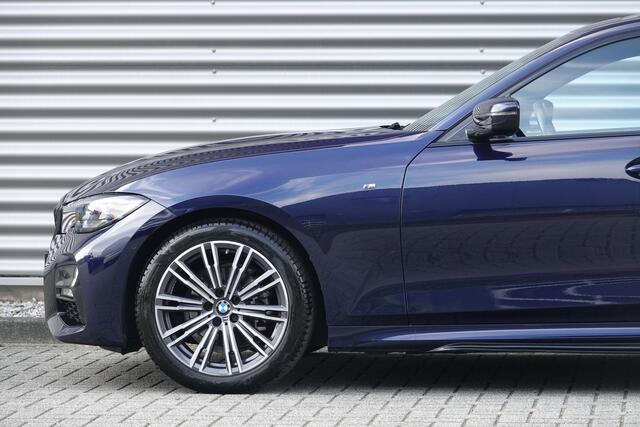 BMW 3-SERIE 318i Business Edition M-Sport | Schuifdak | Camera | Carplay | Sfeer |