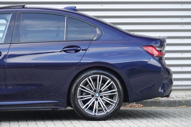 BMW 3-SERIE 318i Business Edition M-Sport | Schuifdak | Camera | Carplay | Sfeer |