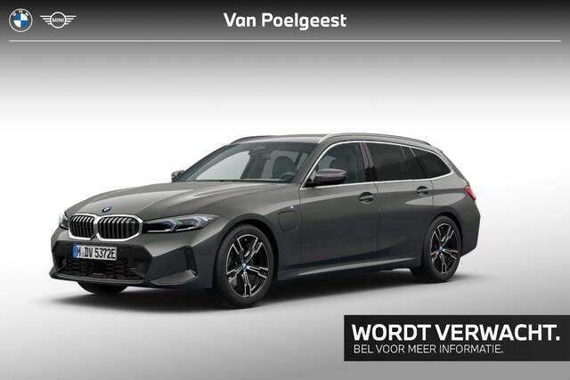 BMW 3-SERIE Touring 330e M Sportpakket / Innovation Pack / Comfort Pack / Entertainment Pack / Trekhaak / Harman Kardon