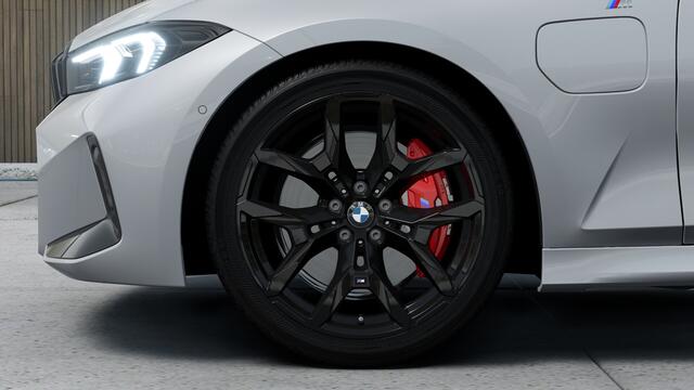 BMW 3-SERIE 330e High Executive M Sport Automaat / Schuif-kanteldak / Sportstoelen / Adaptieve LED / Parking Assistant Plus / Live Cockpit Professional / Stoelverwarming / Comfort Access