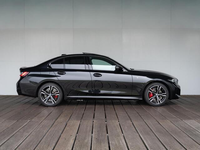 BMW 3-SERIE Sedan 330e | M Sportpakket Pro | Innovation Pack | Verwarmd Stuurwiel | Comfort Access | Schuif-/kanteldak | Trekhaak