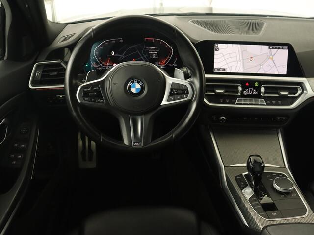 BMW 3-SERIE 318i M Sport | Sportstoelen | Half leder | Carplay | Navigatie | Camera | Parkeerhulp | Climate control | Cruise control