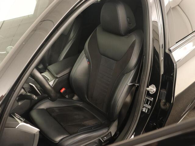 BMW 3-SERIE 318i M Sport | Sportstoelen | Half leder | Carplay | Navigatie | Camera | Parkeerhulp | Climate control | Cruise control