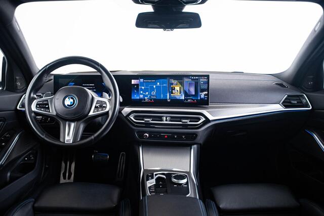 BMW 3-SERIE Touring 330e M Sport - Panoramadak - Parking/Driving Assistant - Active Cruise Control - Geluiddempende/getinte Ruiten - Comfort Access - Elektrisch verstelbare/verwarmde voorstoelen - Zonneschermen achter -