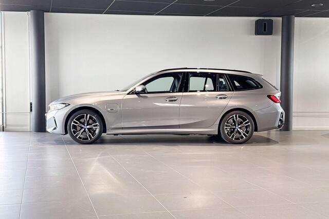 BMW 3-SERIE Touring 330e xDrive | M Sport | Harman Kardon | Glazen Panoramadak | Head-up Display |