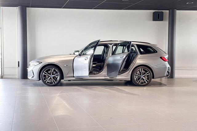 BMW 3-SERIE Touring 330e xDrive | M Sport | Harman Kardon | Glazen Panoramadak | Head-up Display |
