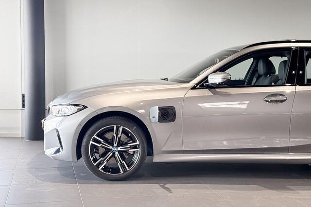 BMW 3-SERIE Touring 330e xDrive | M Sport | Harman Kardon | Glazen Panoramadak | Head-up Display |