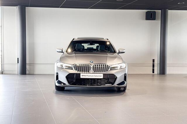 BMW 3-SERIE Touring 330e xDrive | M Sport | Harman Kardon | Glazen Panoramadak | Head-up Display |