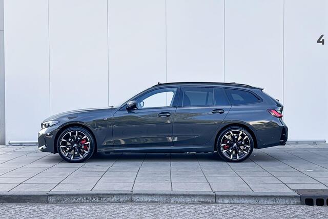 BMW 3-SERIE Touring 330e M-Sport / Panorama Dak / 19'' / Head Up Display / M Sport Pro / Driving Assistant / Stoelverwarming