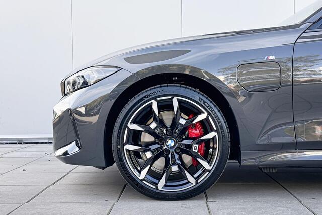 BMW 3-SERIE Touring 330e M-Sport / Panorama Dak / 19'' / Head Up Display / M Sport Pro / Driving Assistant / Stoelverwarming
