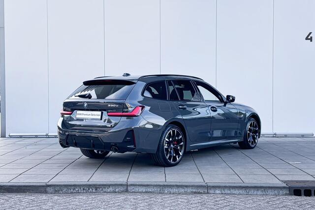 BMW 3-SERIE Touring 330e M-Sport / Panorama Dak / 19'' / Head Up Display / M Sport Pro / Driving Assistant / Stoelverwarming