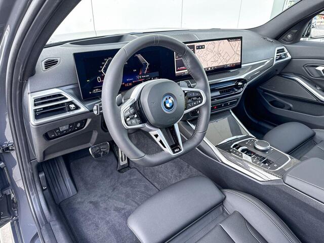BMW 3-SERIE Touring 330e M-Sport / Panorama Dak / 19'' / Head Up Display / M Sport Pro / Driving Assistant / Stoelverwarming