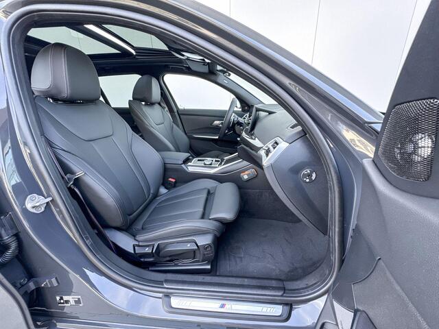 BMW 3-SERIE Touring 330e M-Sport / Panorama Dak / 19'' / Head Up Display / M Sport Pro / Driving Assistant / Stoelverwarming