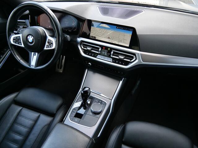 BMW 3-SERIE 318i Business Edition Plus 157 Pk Automaat Navigatie / DAB / Leer / M-pakket / Camera