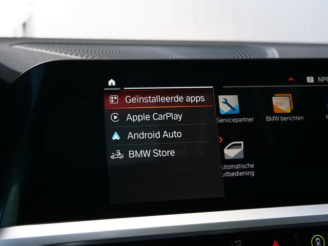 BMW 3-SERIE 318i Business Edition Plus 157 Pk Automaat Navigatie / DAB / Leer / M-pakket / Camera