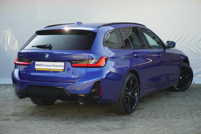 BMW 3-SERIE Touring 330e xDrive M Sport Pro | Trekhaak / Panoramadak / Elektrische Stoelen met Geheugen / Harman Kardon / Driving Assistant Professional