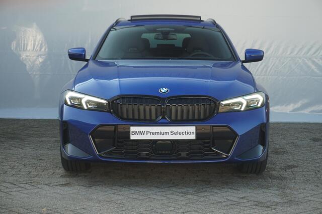 BMW 3-SERIE Touring 330e xDrive M Sport Pro | Trekhaak / Panoramadak / Elektrische Stoelen met Geheugen / Harman Kardon / Driving Assistant Professional