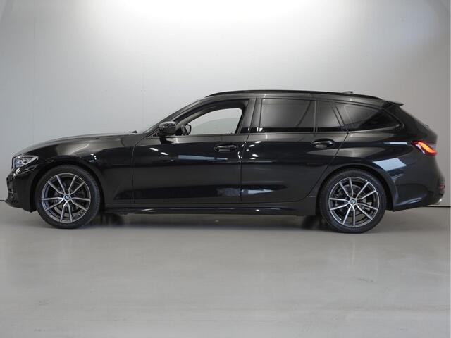 BMW 3-SERIE Touring 320i Executive Edition Sportline | NL Auto | Trekhaak | Shadowline | Rijklaarprijs