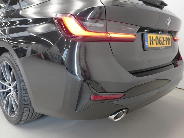BMW 3-SERIE Touring 320i Executive Edition Sportline | NL Auto | Trekhaak | Shadowline | Rijklaarprijs