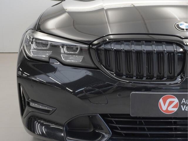 BMW 3-SERIE Touring 320i Executive Edition Sportline | NL Auto | Trekhaak | Shadowline | Rijklaarprijs