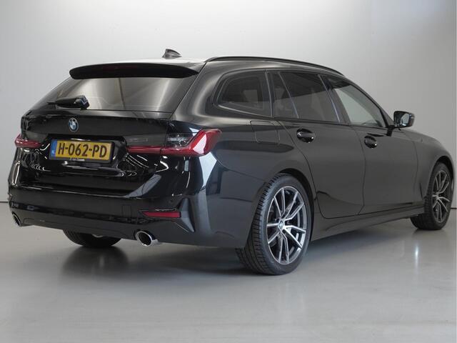 BMW 3-SERIE Touring 320i Executive Edition Sportline | NL Auto | Trekhaak | Shadowline | Rijklaarprijs