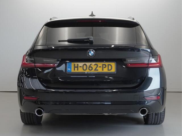 BMW 3-SERIE Touring 320i Executive Edition Sportline | NL Auto | Trekhaak | Shadowline | Rijklaarprijs