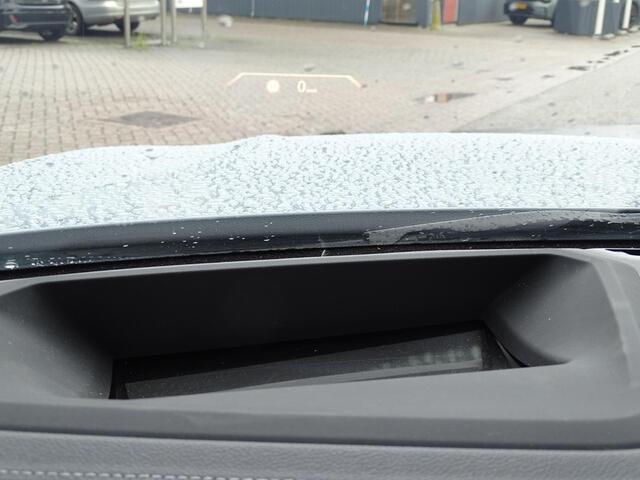 BMW 3-SERIE Touring 320e M-SPORT | PANORAMADAK| LEDER SPORT INTERIEUR| HEAD-UP DISPLAY| BORDENHERKENNING| DODE HOEK DETECTIE| HERMANKARDON | AIROC/ECC | CRUISECONTROLL | CAMERA | PARKEERSENSOREN |