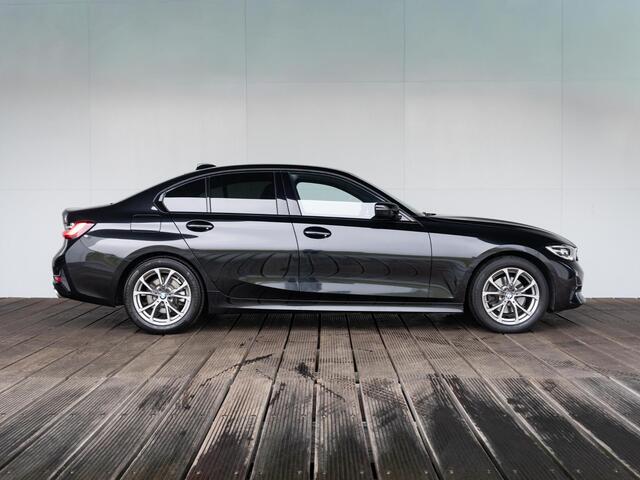 BMW 3-SERIE Sedan 320i | High Executive | Stoelverwarming | Sportstoelen | Sportstuurwiel | Cruise Control | LED | 17''