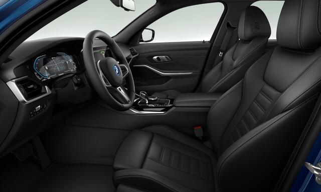 BMW 3-SERIE Touring 330e Sportline - Trekhaak - ACC - Sportstoelen - Camera - Stuurwielverwarming