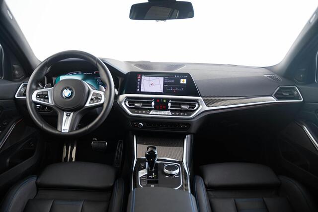 BMW 3-SERIE Touring M340d xDrive Business Edition Plus Trekhaak - Panoramadak - Elektrischverstelbare stoelen - Stoelverwarming voor/achter - Getinte/geluiddempende ruiten - Head up - Active Cruise Control -